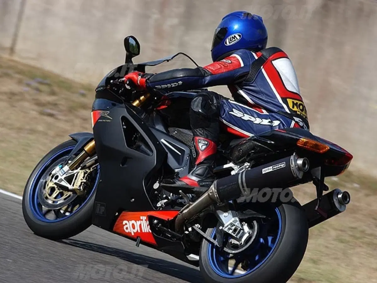 APRILIA RSV 1000 R Factory (21)