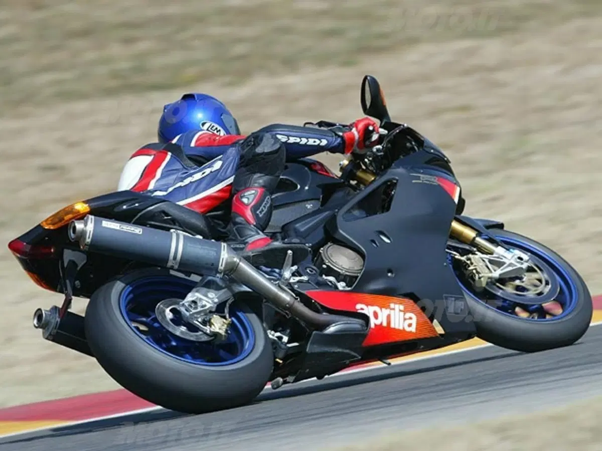 APRILIA RSV 1000 R Factory (23)