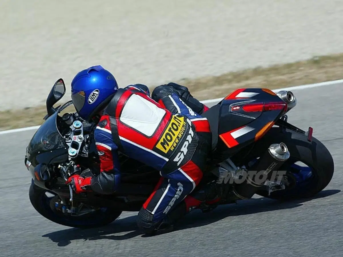 APRILIA RSV 1000 R Factory (28)