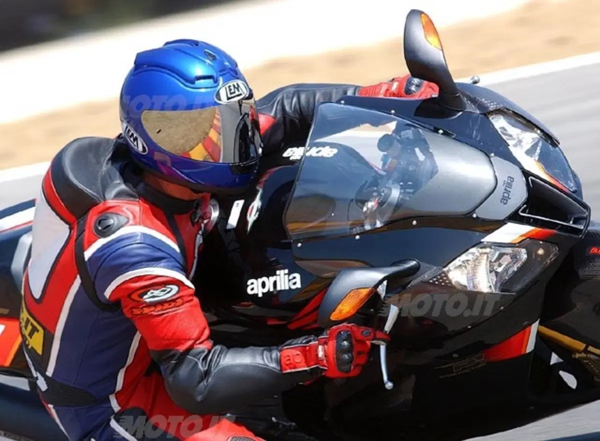 APRILIA RSV 1000 R Factory (31)