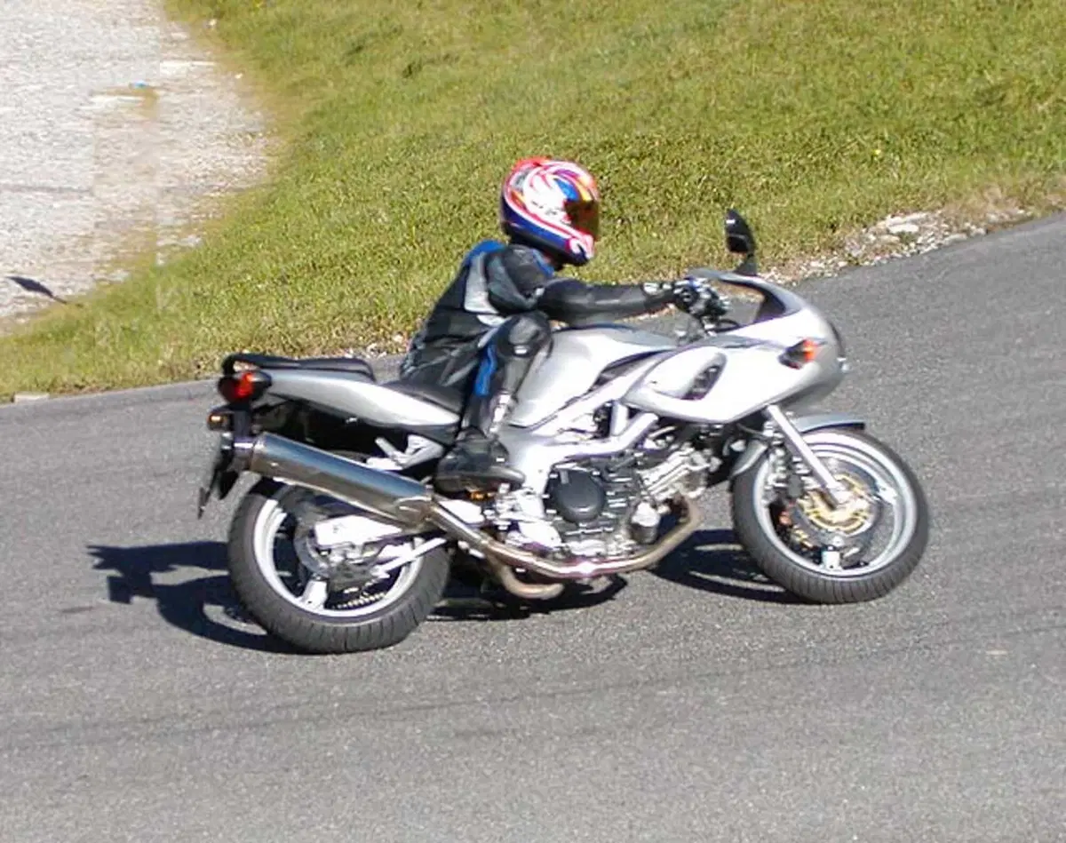 SUZUKI SV 650 S (7)