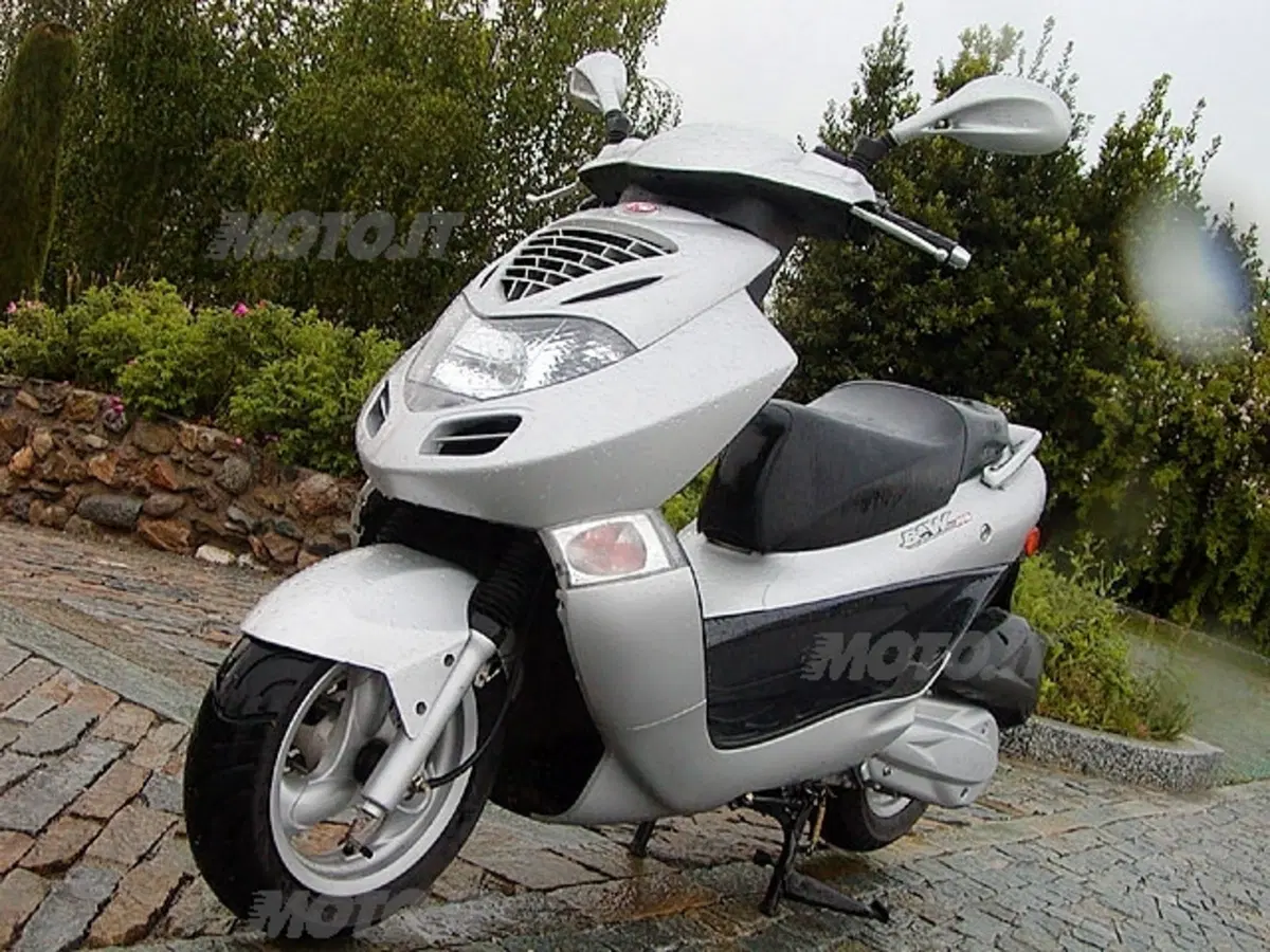 KYMCO B&W 250 (2)
