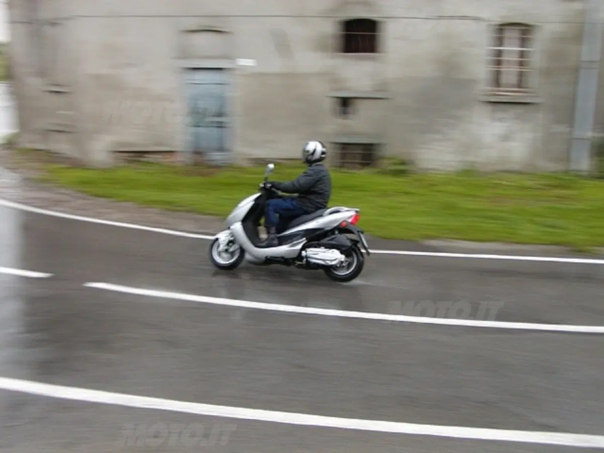 KYMCO B&W 250 (16)