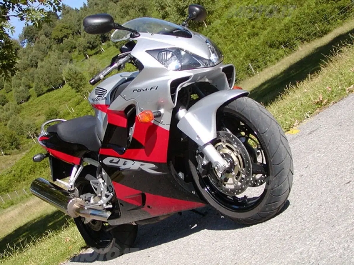 HONDA CBR 600 F (2)