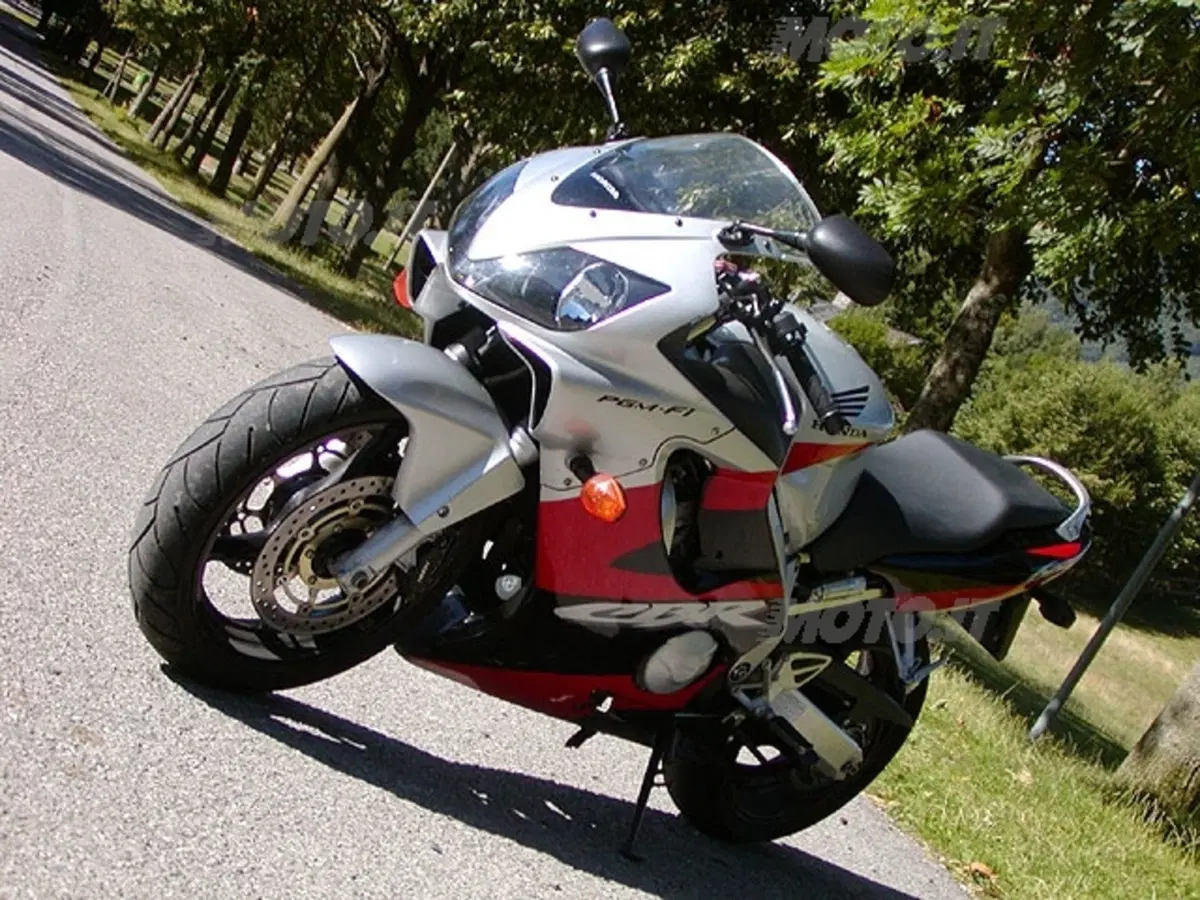HONDA CBR 600 F (3)