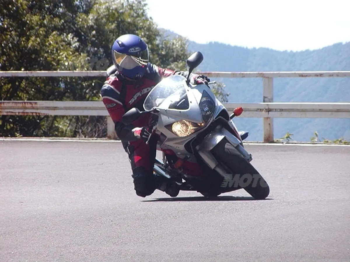 HONDA CBR 600 F (12)