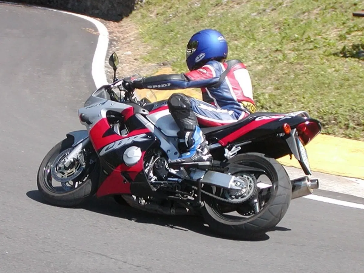 HONDA CBR 600 F (16)
