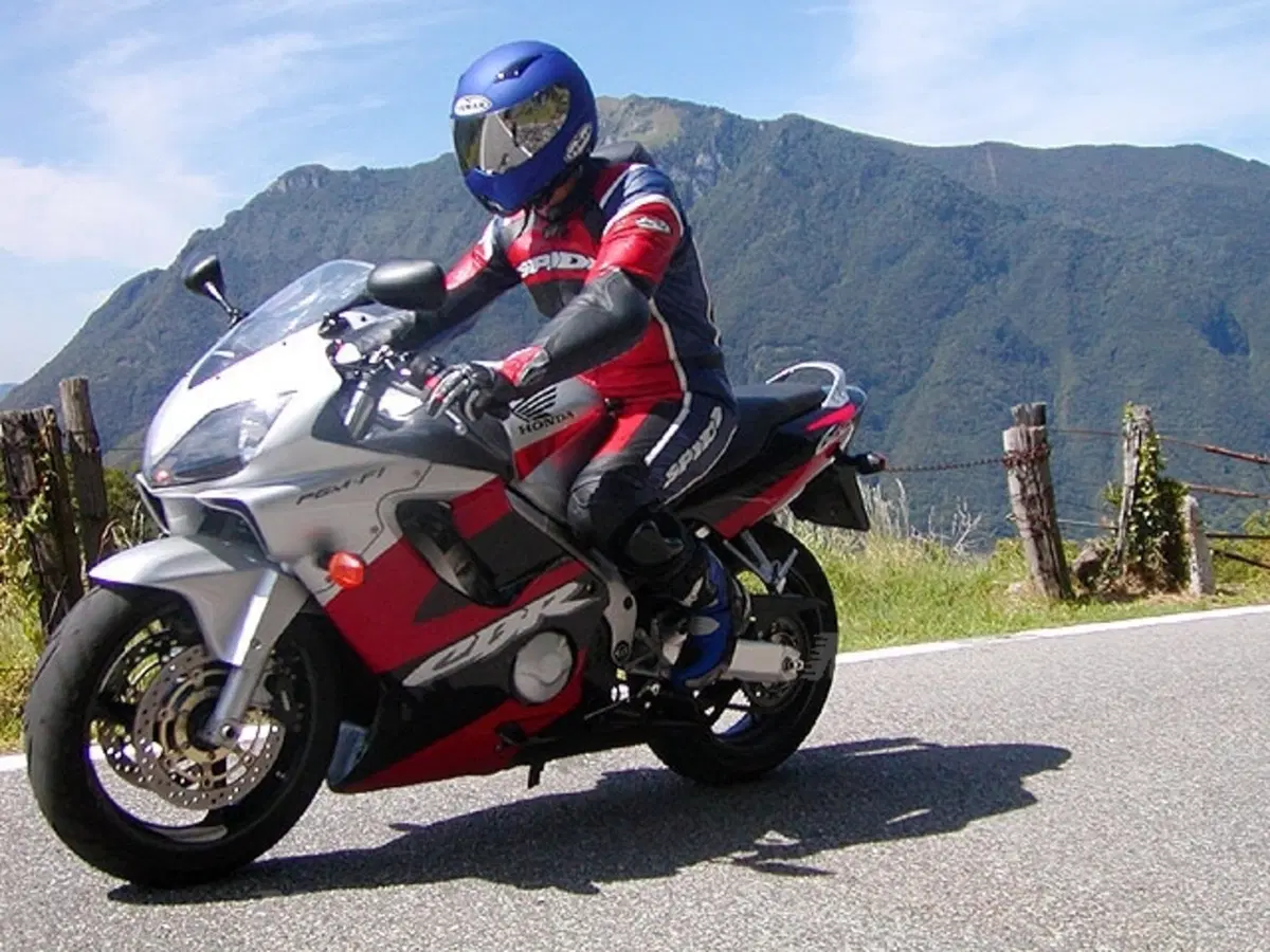 HONDA CBR 600 F (17)