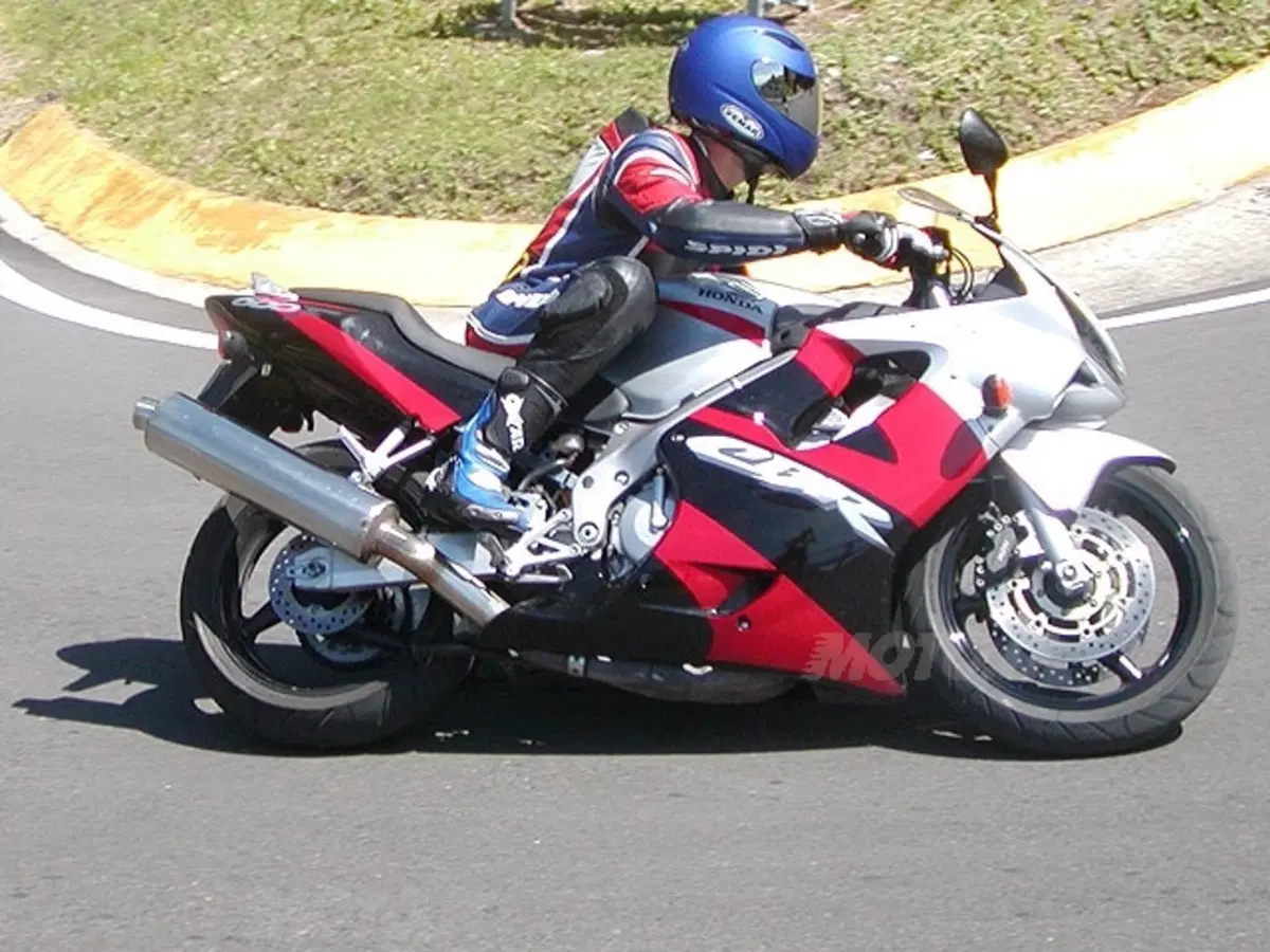 HONDA CBR 600 F (19)