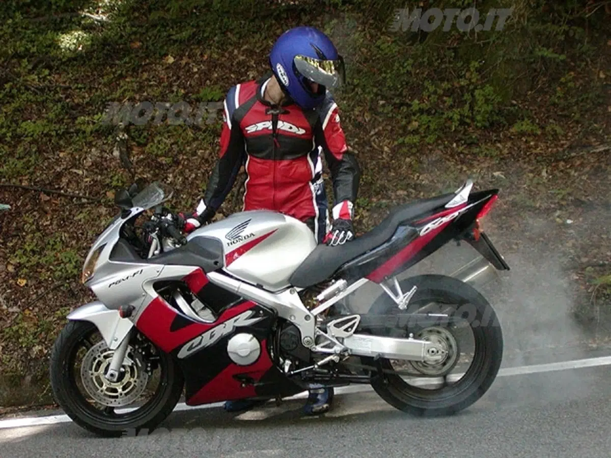 HONDA CBR 600 F (23)