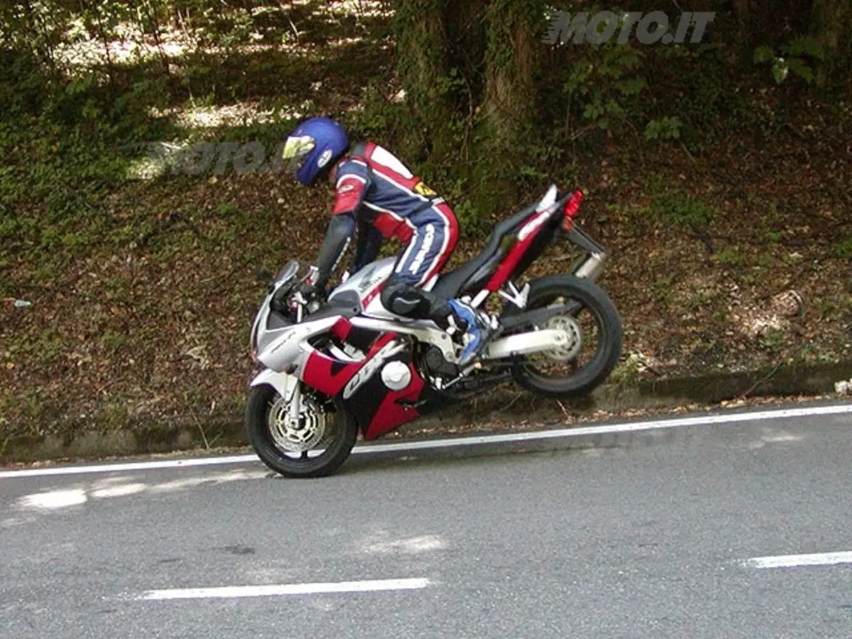 HONDA CBR 600 F (24)