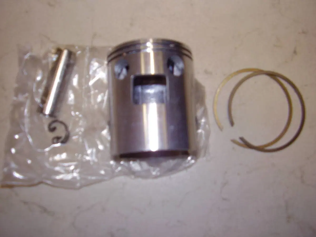 Pistone D.57 vespa prim/ET3 PK 125 Polini Motori (3)