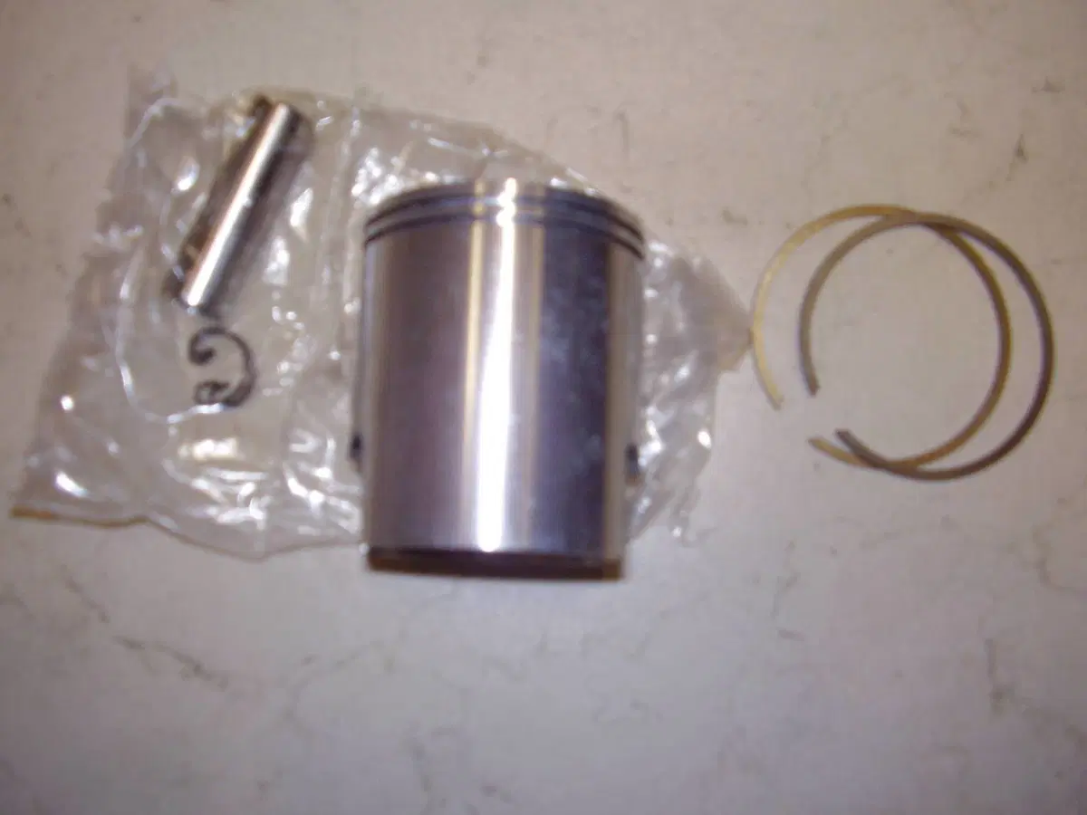 Pistone D.57 vespa prim/ET3 PK 125 Polini Motori (5)