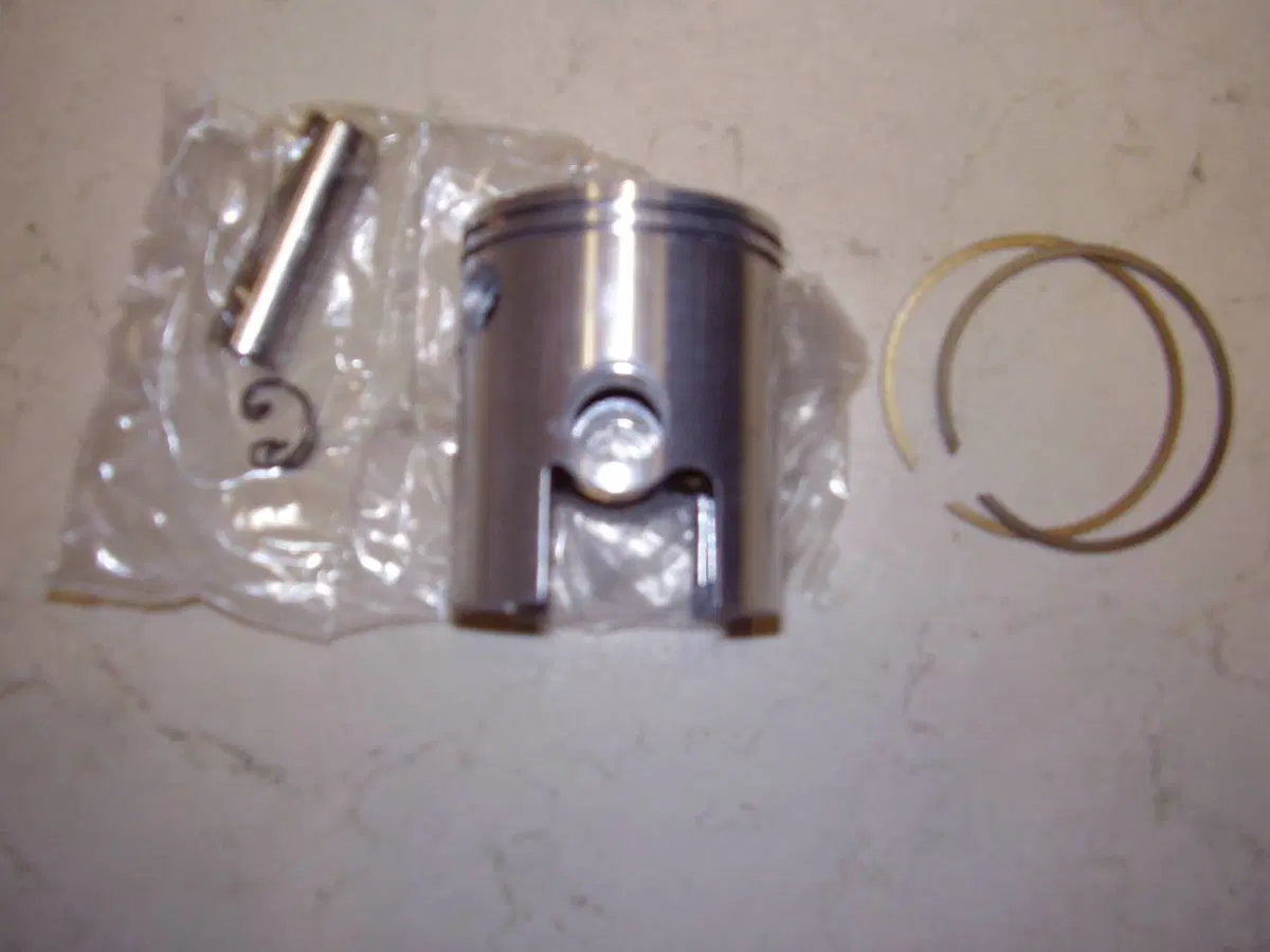 Pistone D.57 vespa prim/ET3 PK 125 Polini Motori (4)