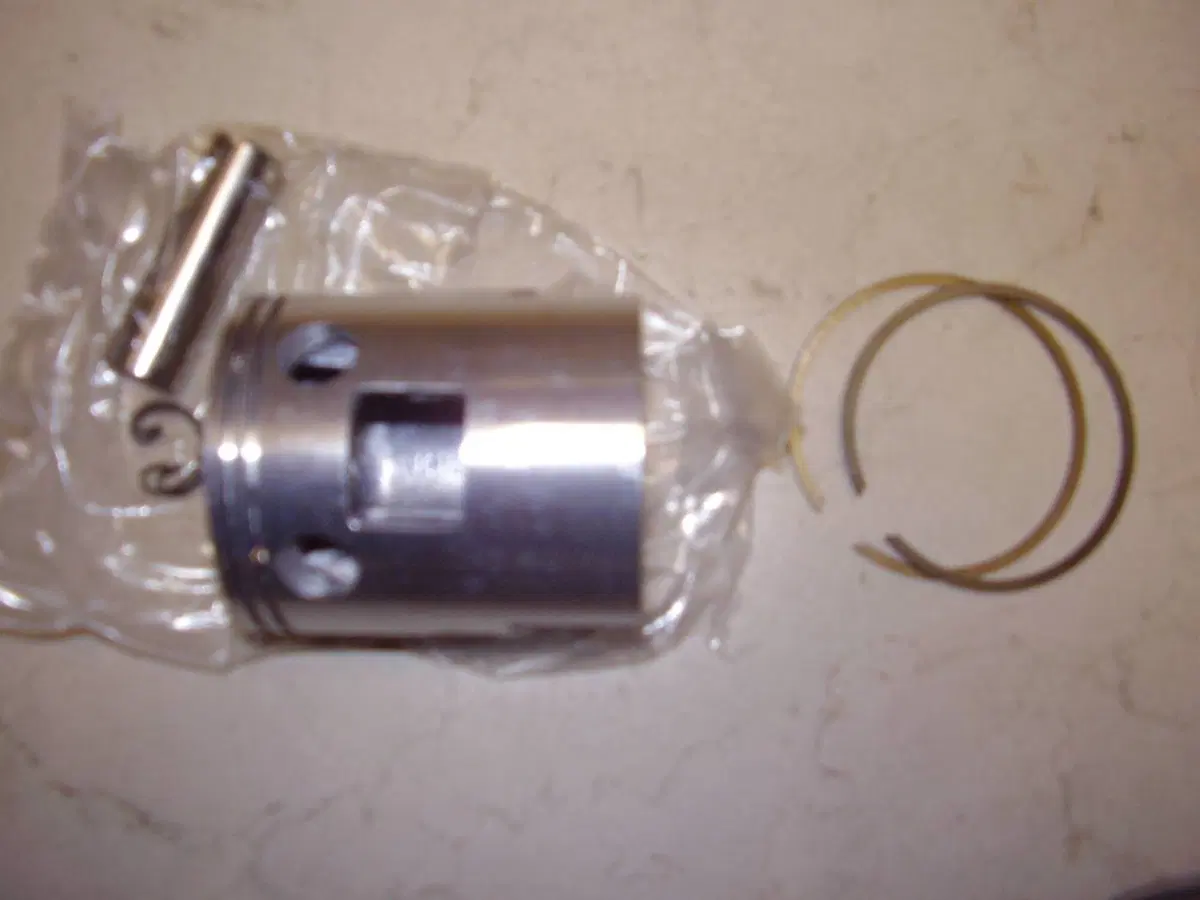 Pistone D.57 vespa prim/ET3 PK 125 Polini Motori (7)