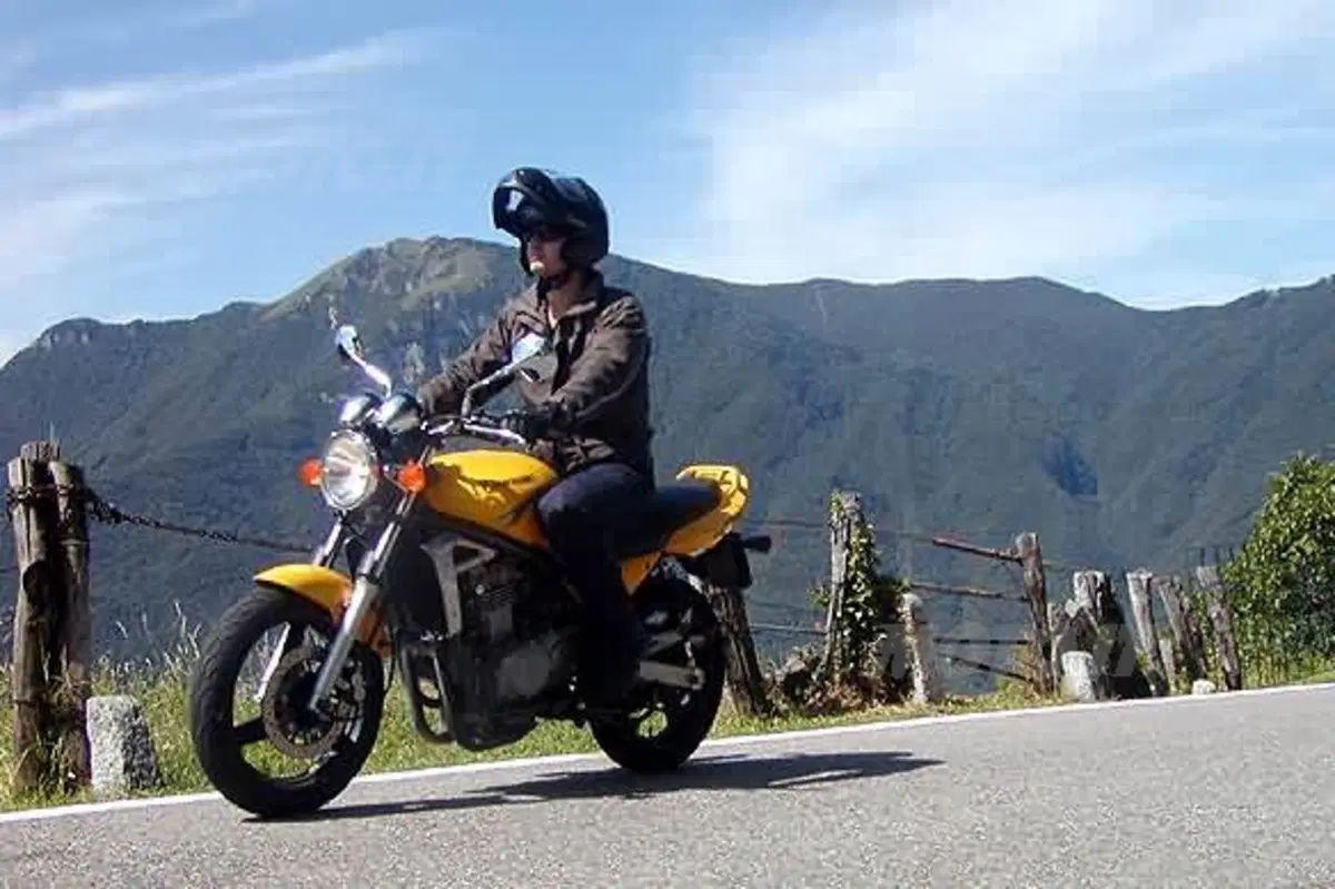KAWASAKI ER-5 500 (2)