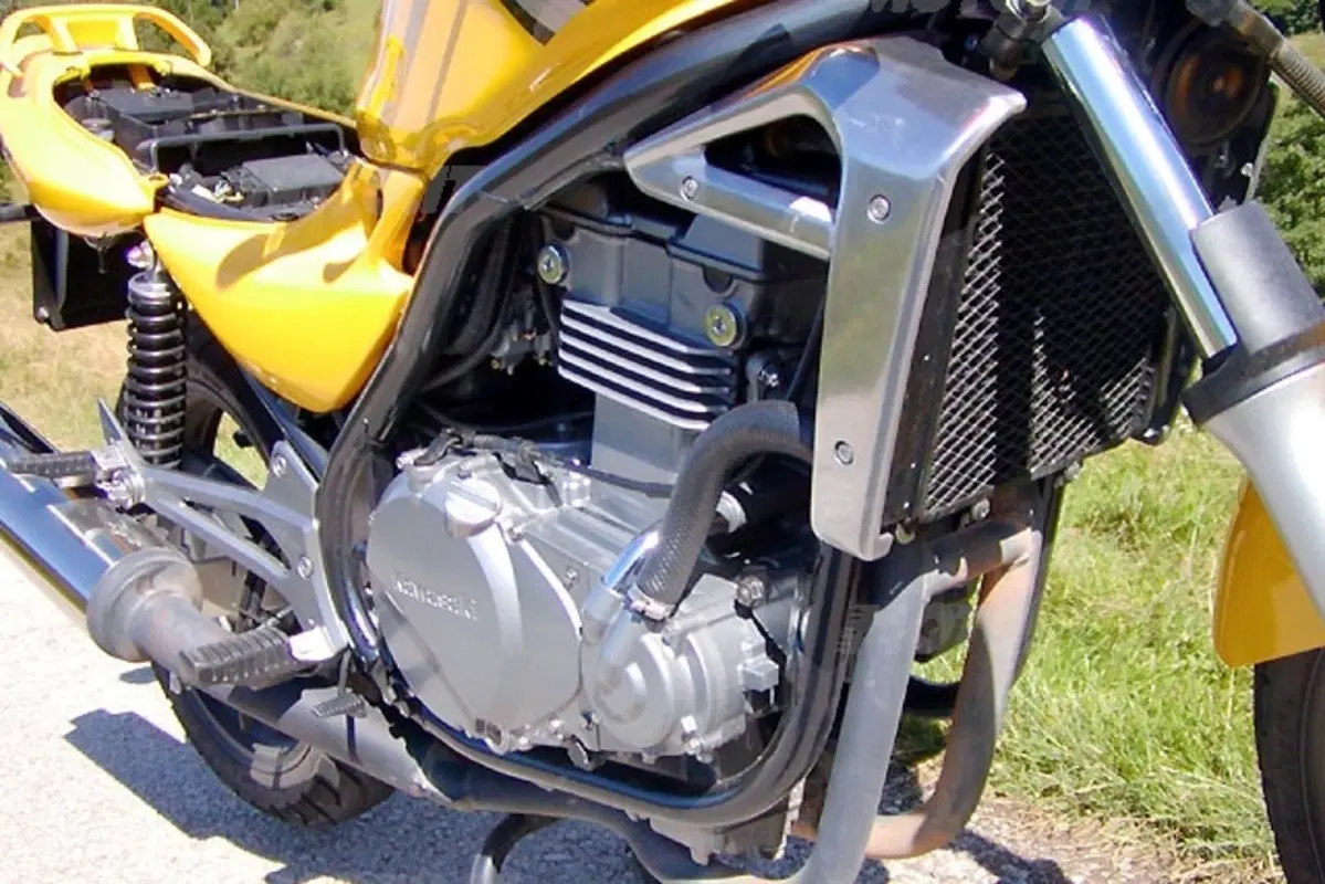 KAWASAKI ER-5 500 (10)