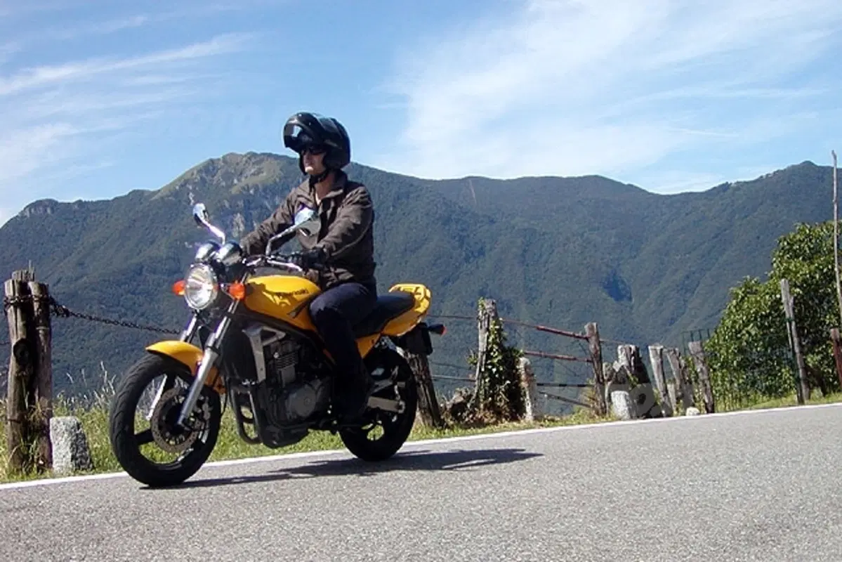 KAWASAKI ER-5 500 (15)