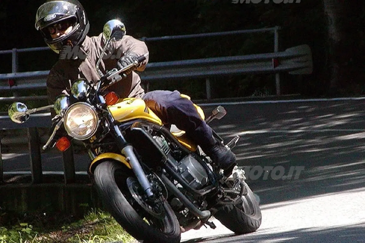 KAWASAKI ER-5 500 (18)