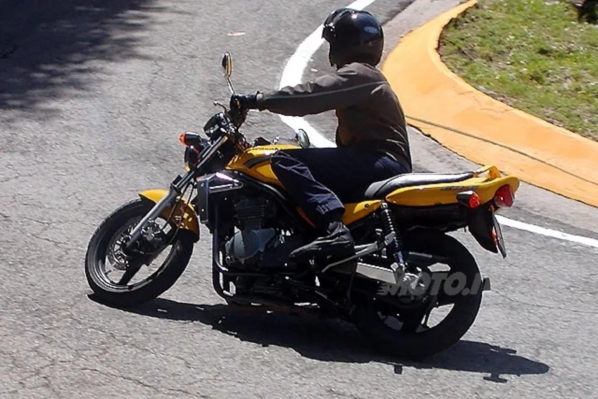 KAWASAKI ER-5 500 (19)