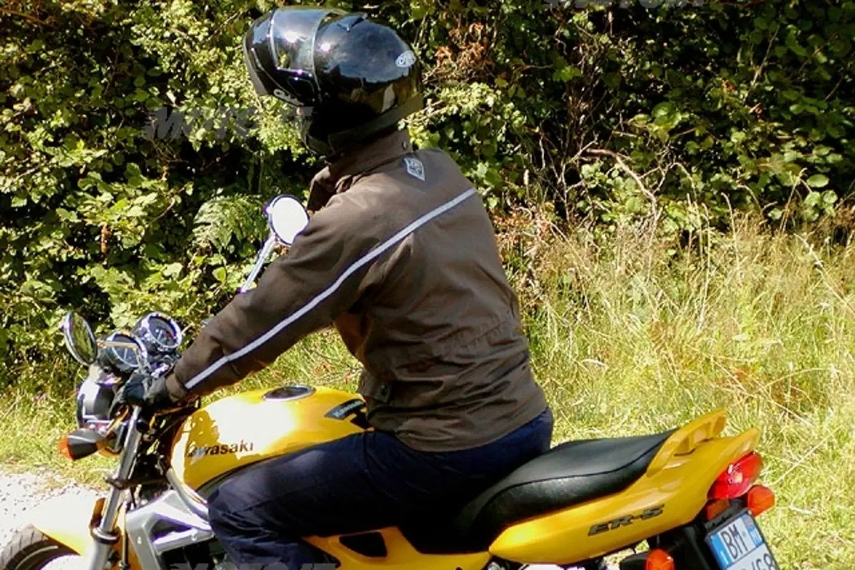 KAWASAKI ER-5 500 (24)