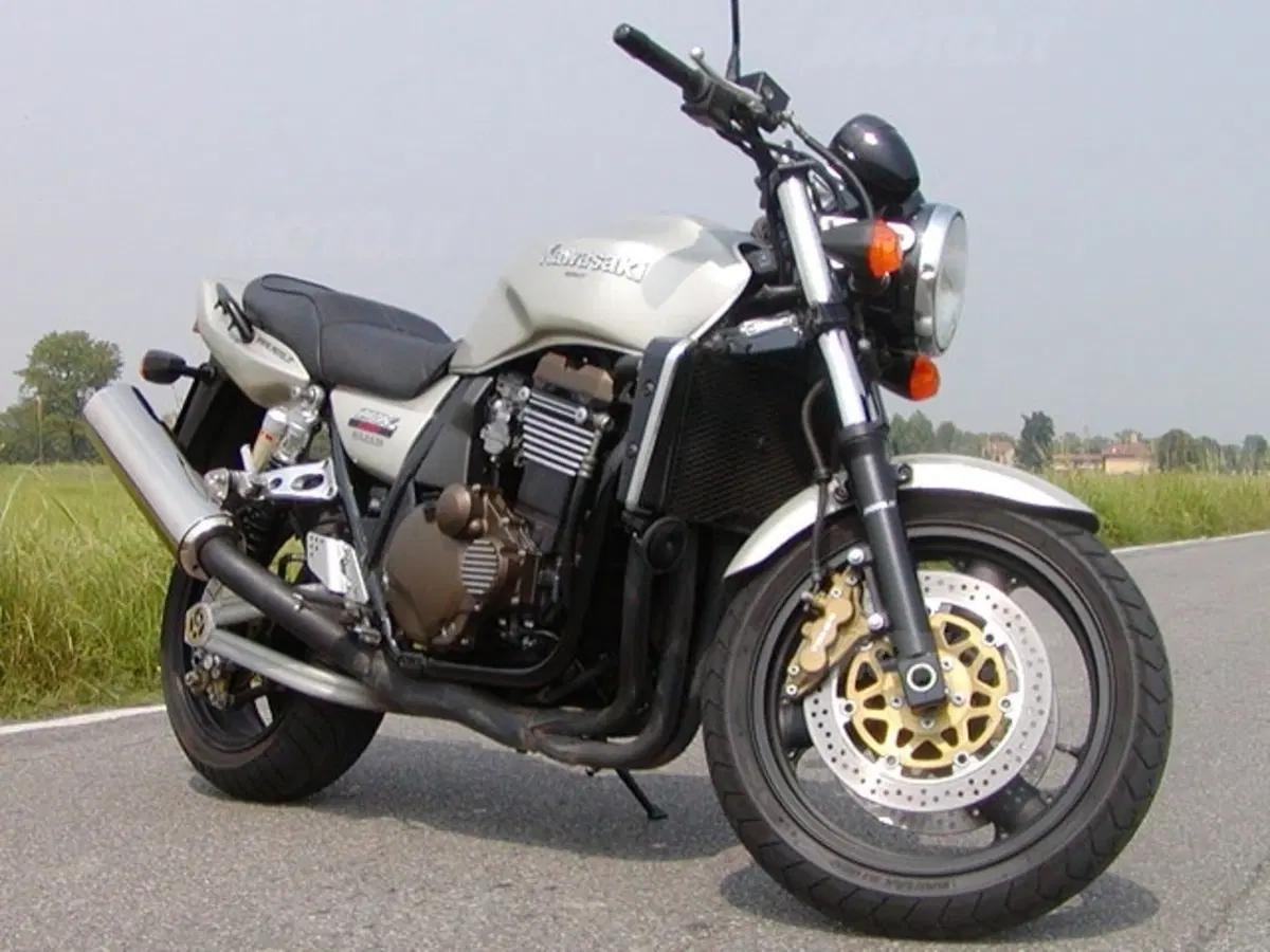 KAWASAKI ZRX 1200 (2)