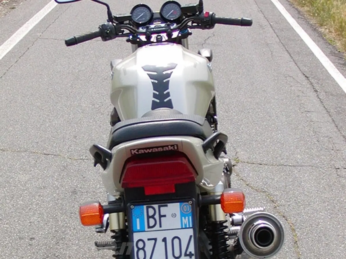 KAWASAKI ZRX 1200 (3)