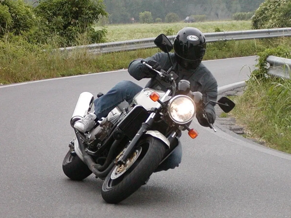 KAWASAKI ZRX 1200 (5)