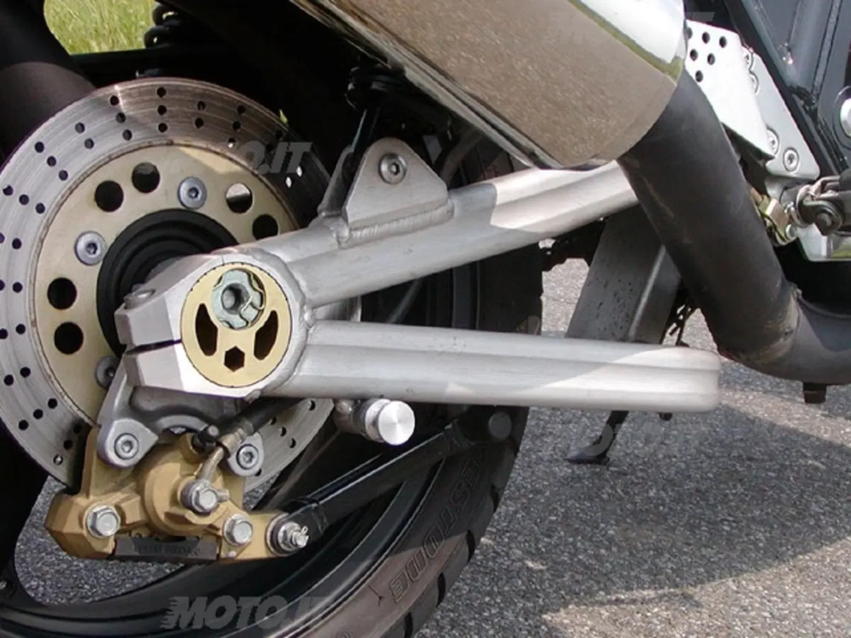 KAWASAKI ZRX 1200 (7)