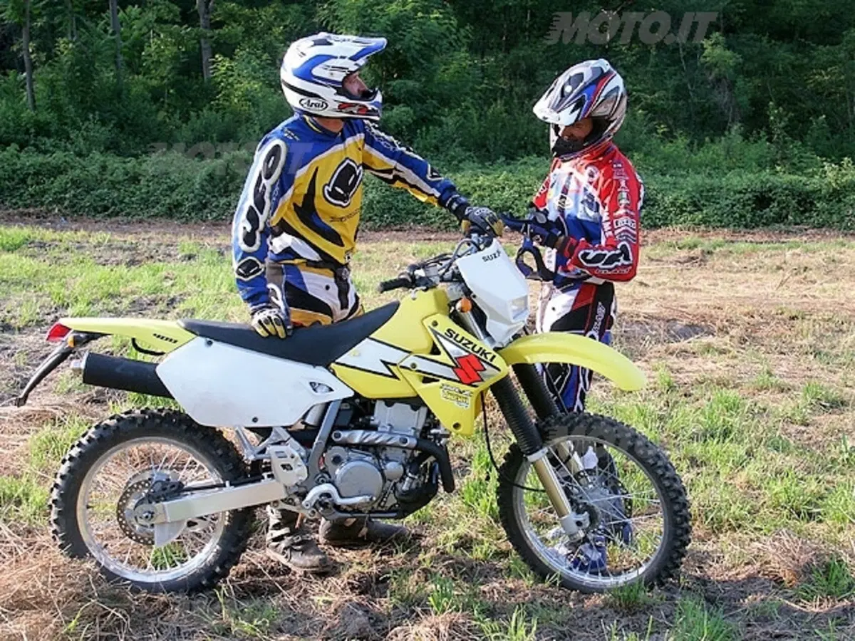 SUZUKI (4)