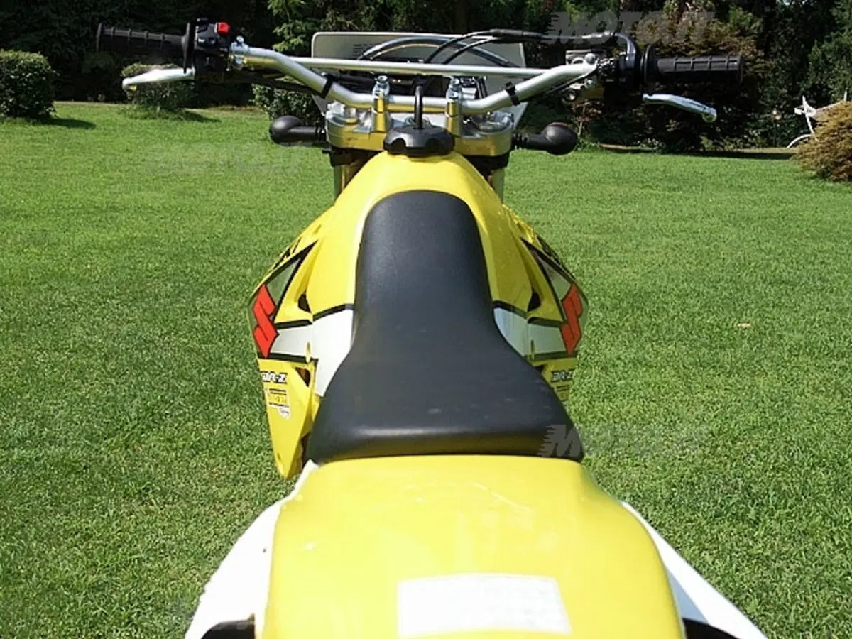 SUZUKI (18)