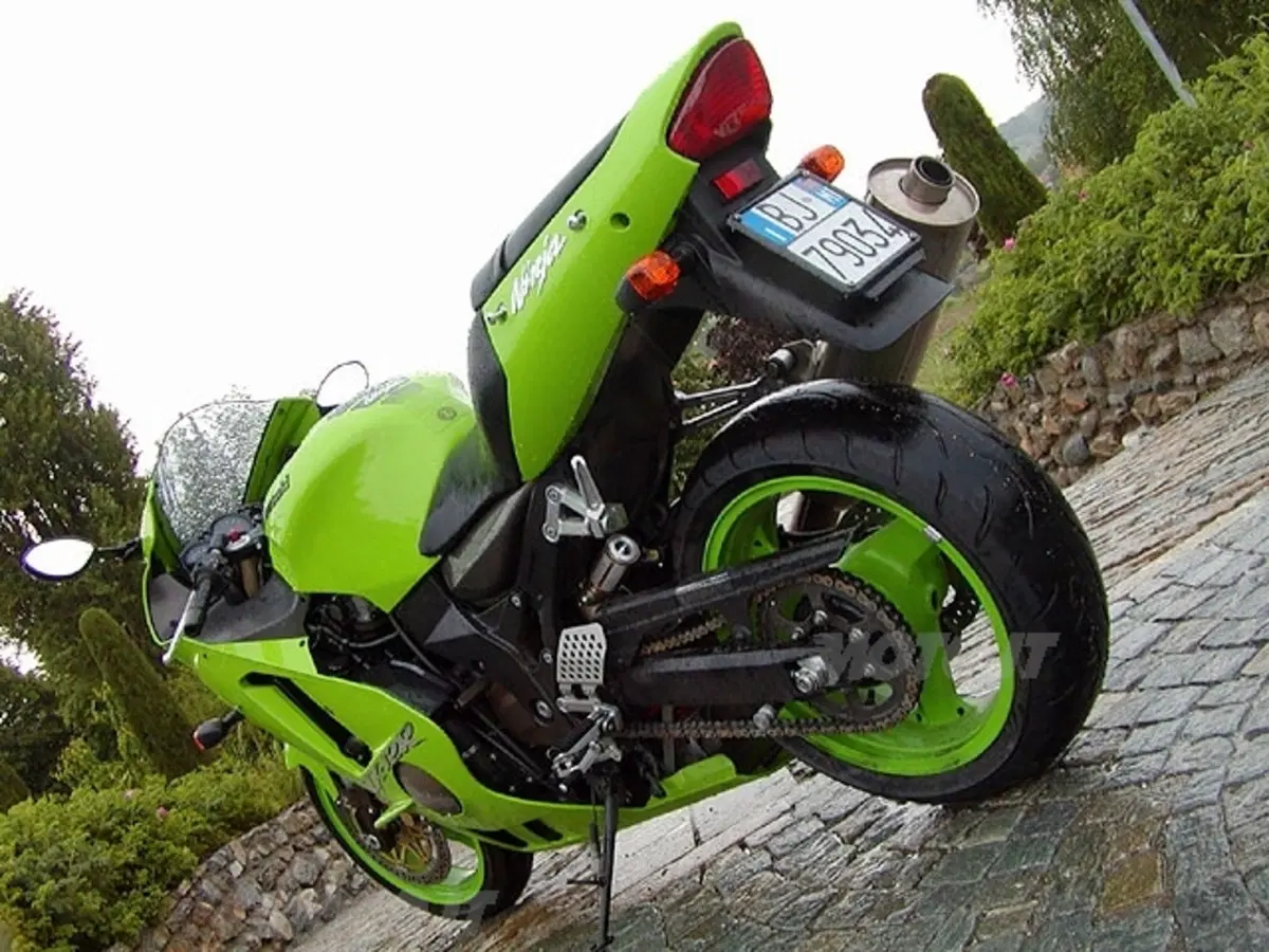 KAWASAKI ZX 12 R (2)