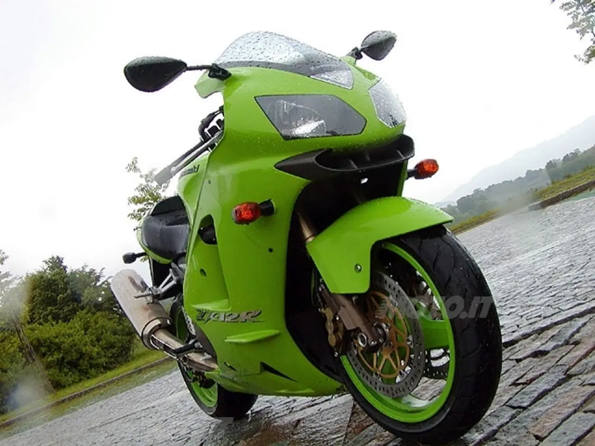 KAWASAKI ZX 12 R (3)