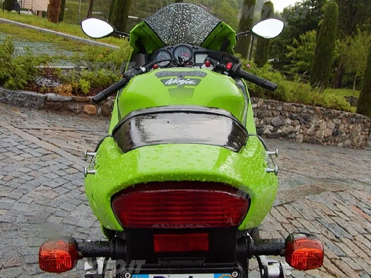 KAWASAKI ZX 12 R (4)
