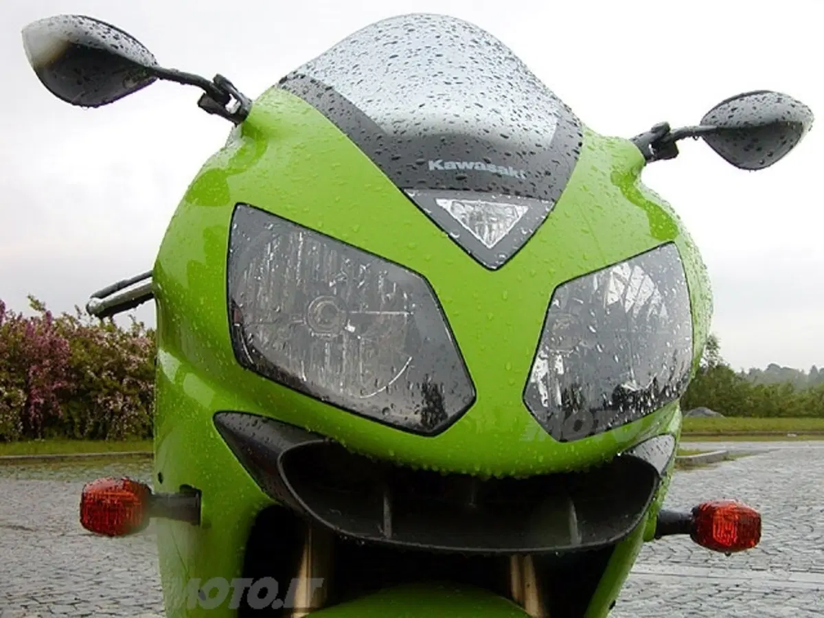 KAWASAKI ZX 12 R (5)