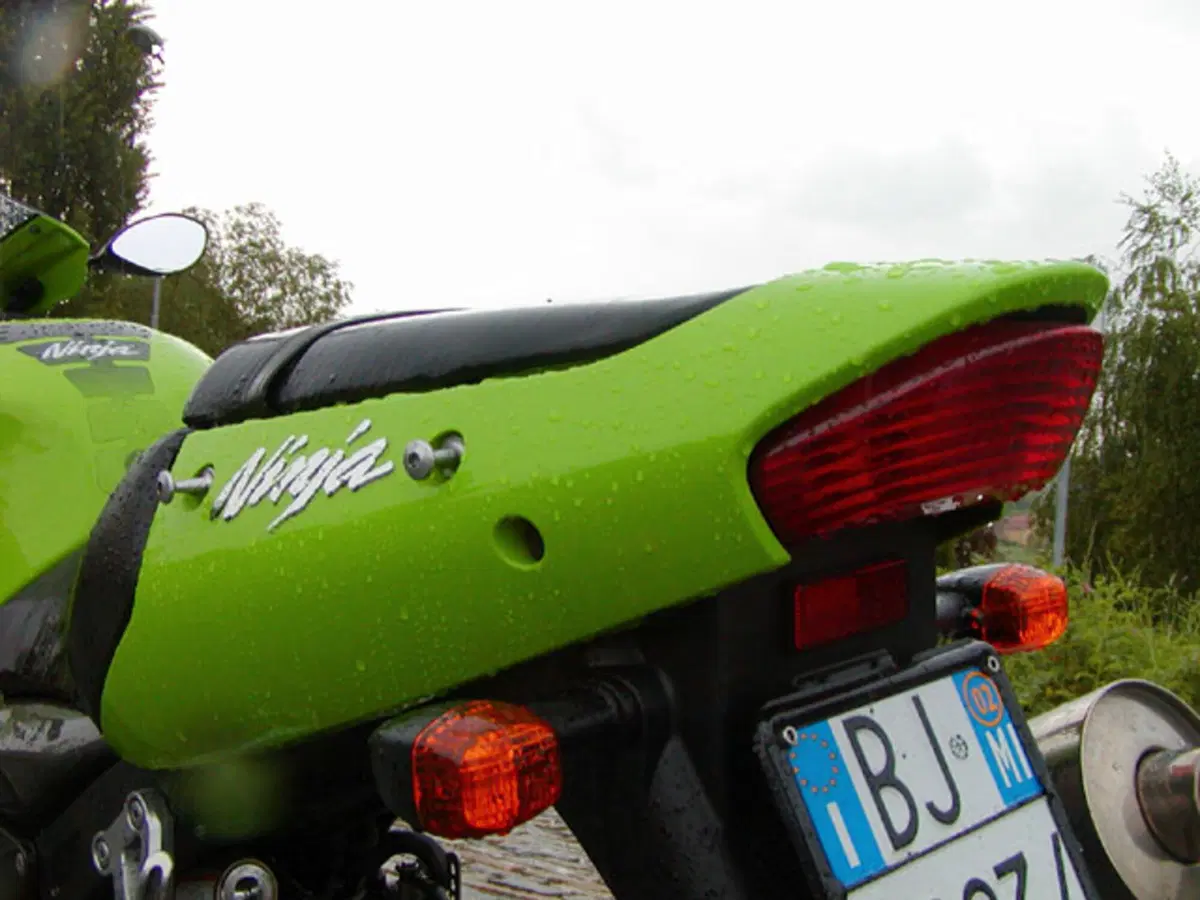 KAWASAKI ZX 12 R (7)