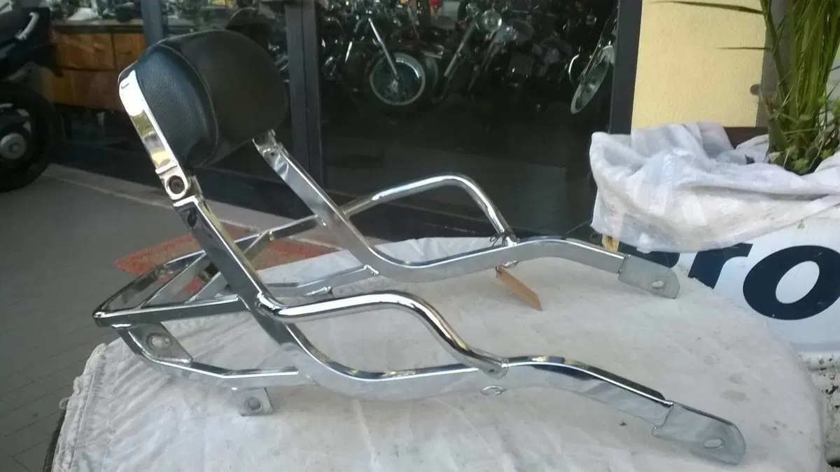 Schienale con portapacchi Moto Guzzi (3)
