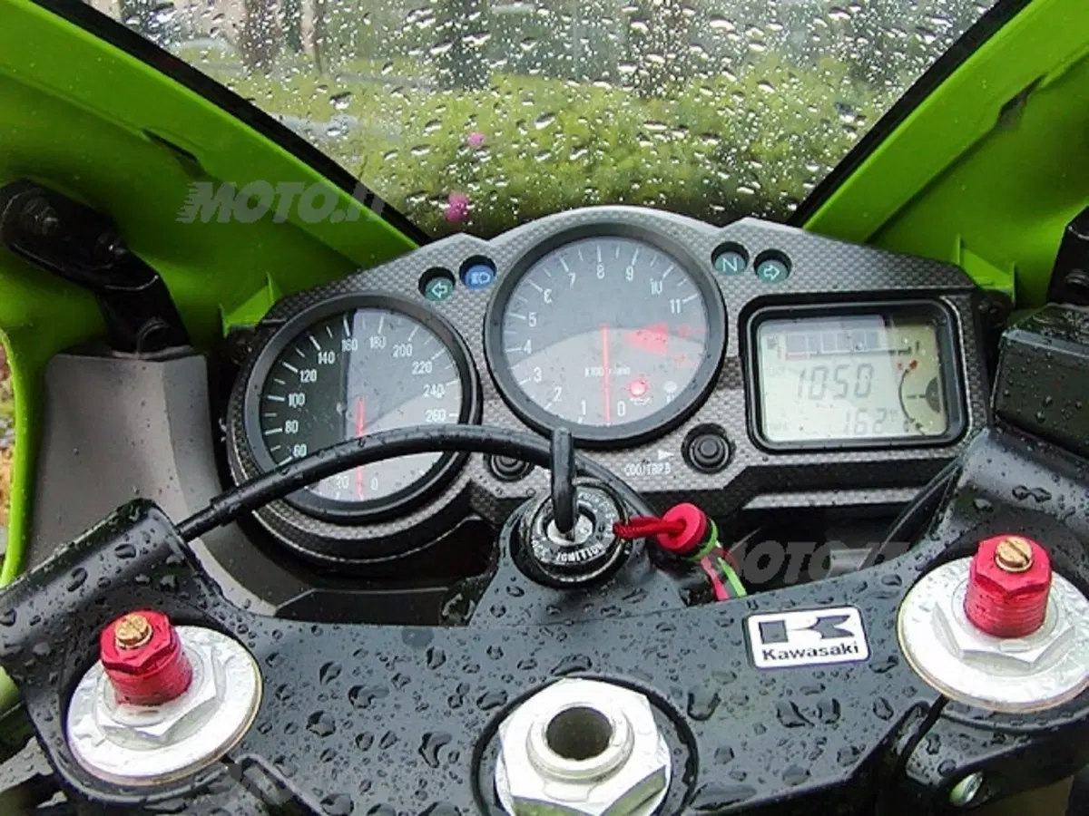 KAWASAKI ZX 12 R (9)