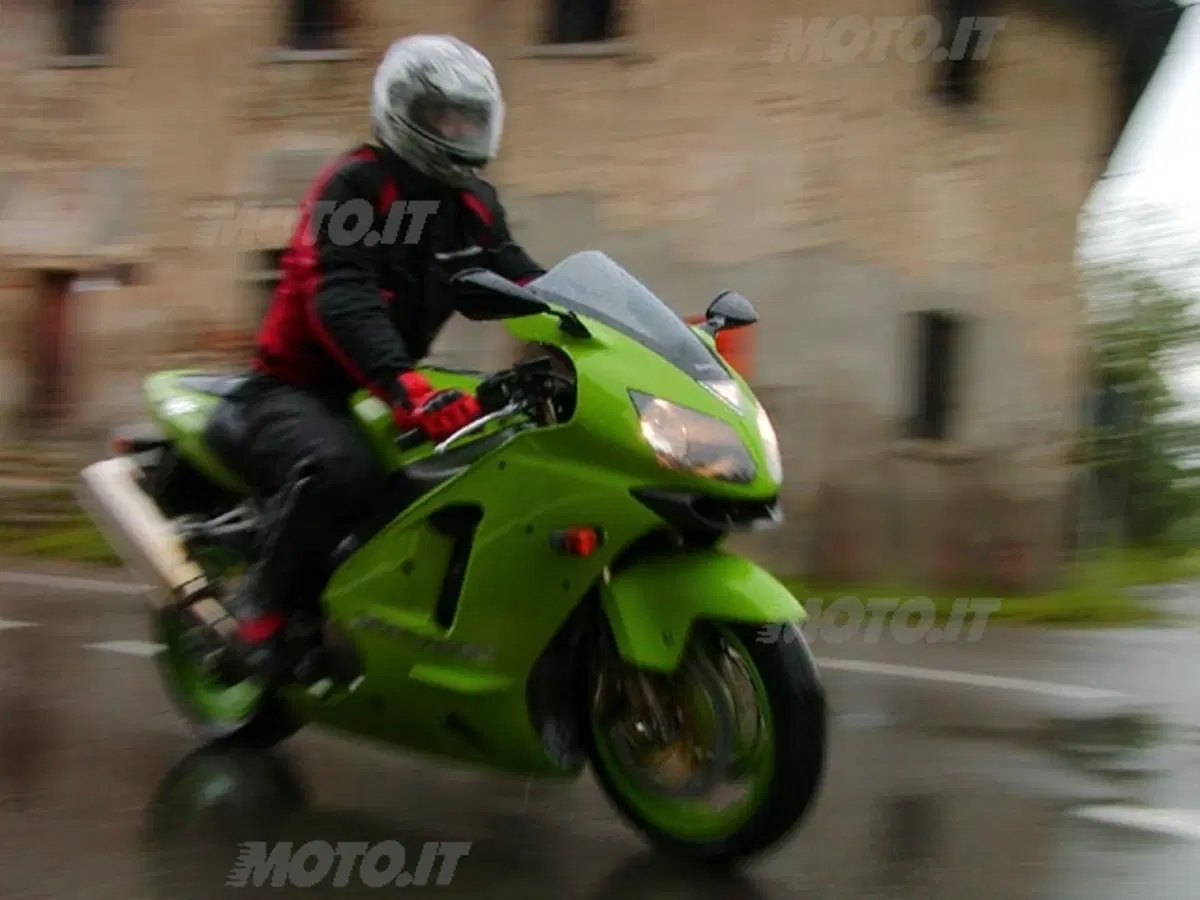 KAWASAKI ZX 12 R (14)
