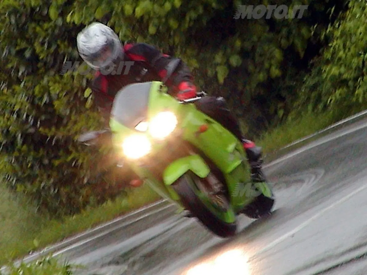 KAWASAKI ZX 12 R (16)
