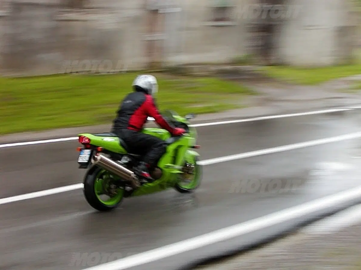 KAWASAKI ZX 12 R (17)