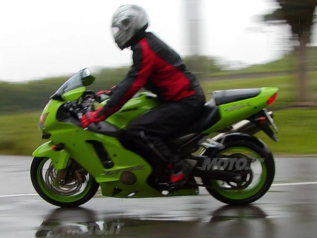 KAWASAKI ZX 12 R (18)