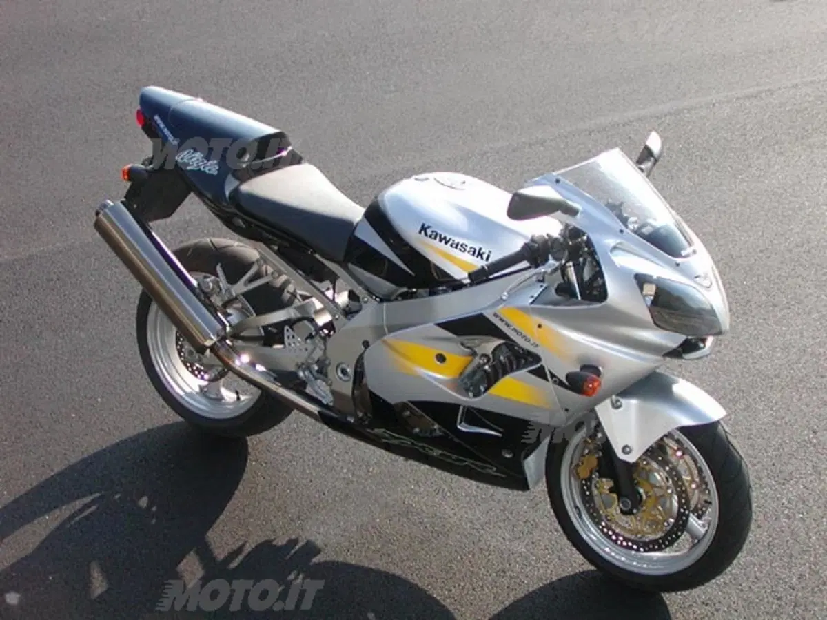 KAWASAKI Ninja ZX-9R (2)