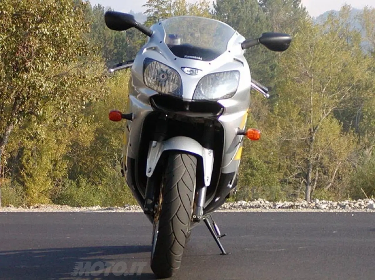 KAWASAKI Ninja ZX-9R (5)