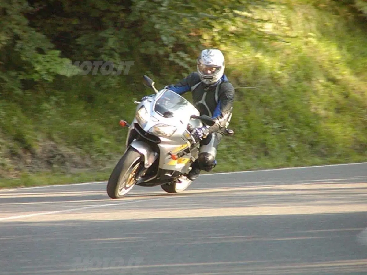 KAWASAKI Ninja ZX-9R (7)