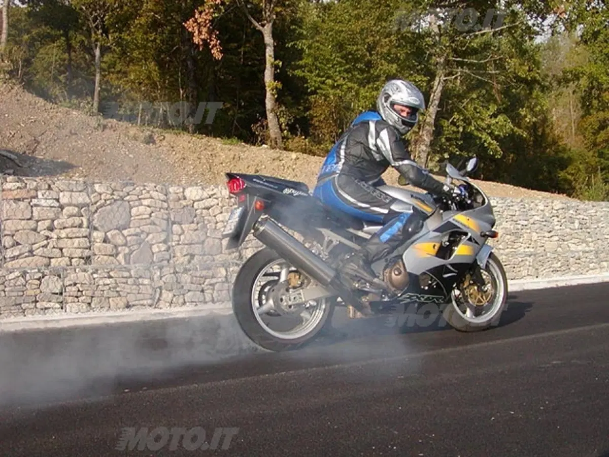 KAWASAKI Ninja ZX-9R (14)