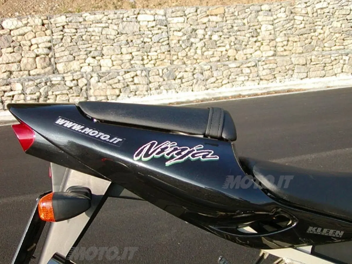 KAWASAKI Ninja ZX-9R (19)