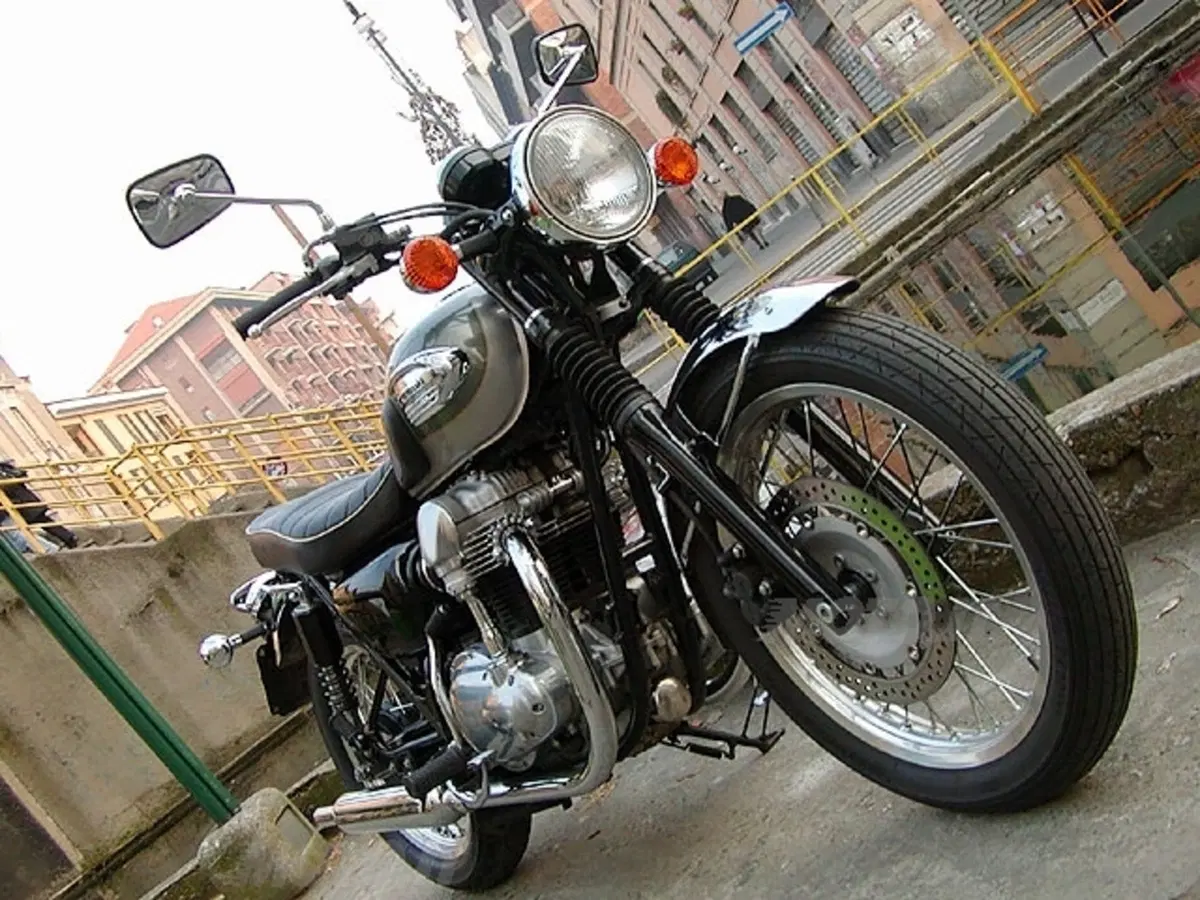 KAWASAKI W 650 (2)