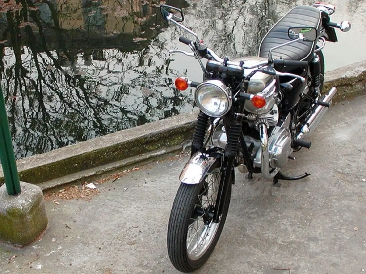 KAWASAKI W 650 (3)