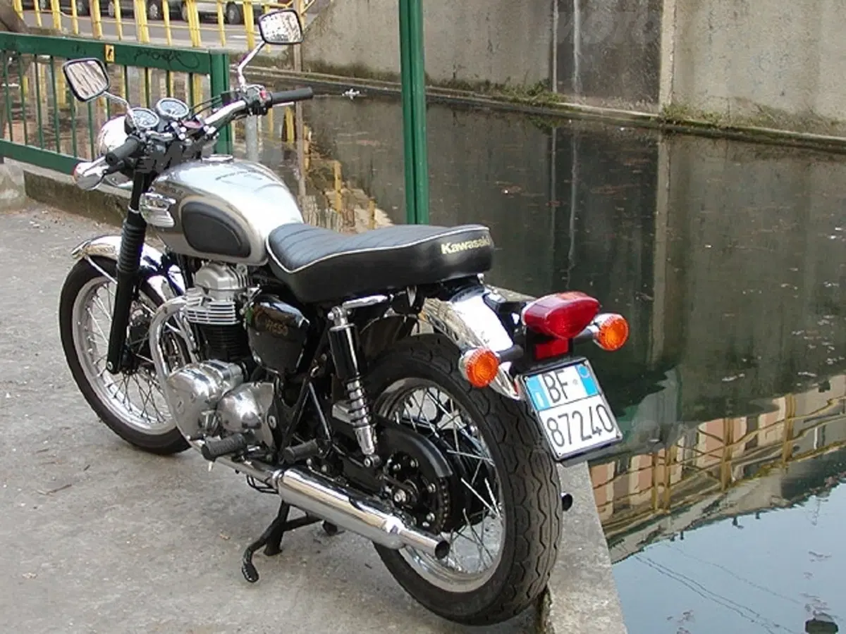 KAWASAKI W 650 (4)